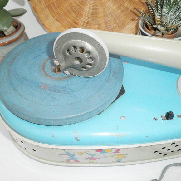 Vintage 1940s Spears Electric Phonograph Children's Metal Litho Record Player - Picture 7 of 11